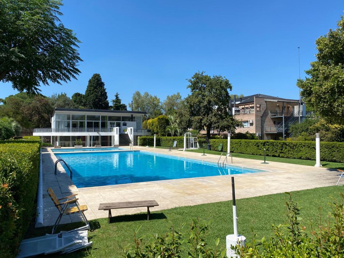 Apartamento En Country Pilar Piscina Parrilla Propia Hasta 4 Personas المظهر الخارجي الصورة