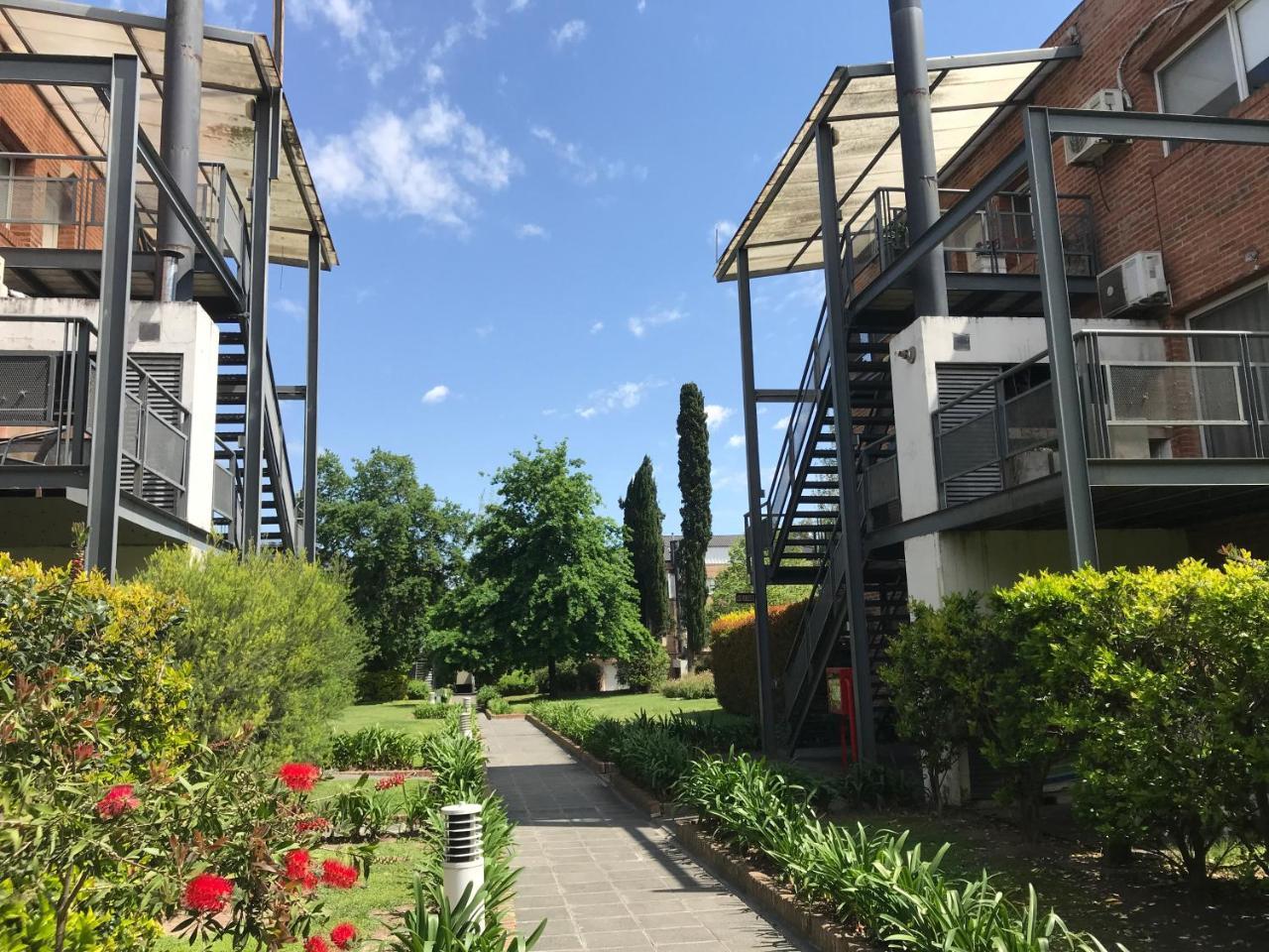 Apartamento En Country Pilar Piscina Parrilla Propia Hasta 4 Personas المظهر الخارجي الصورة